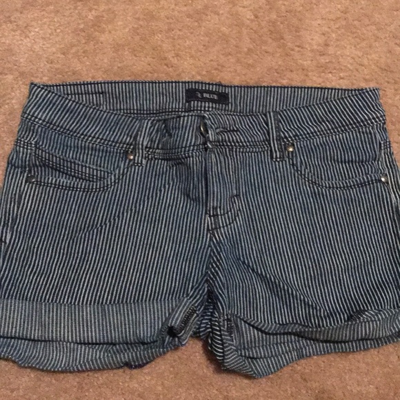STS Blue Pants - STS BLUE STRIPED SHORTS SIZE 29